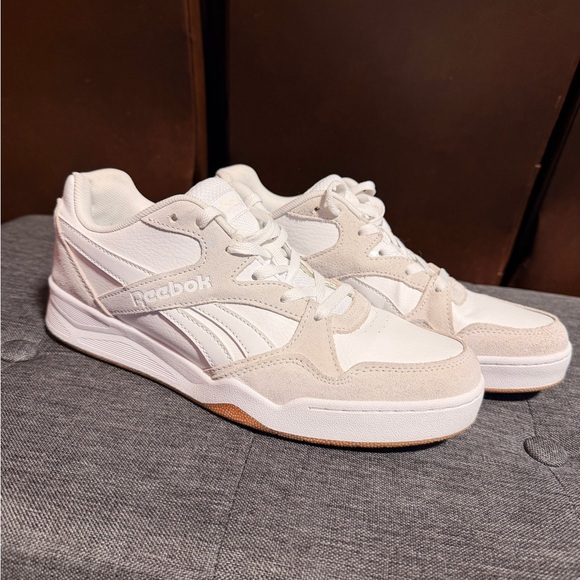 Sale🔥 Reebok White and Beige Low-Top Sneakers - Picture 3 of 10